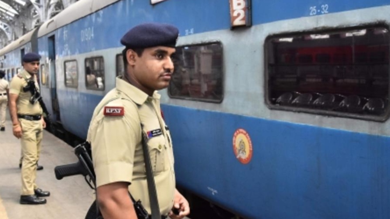 https://newsfirstprime.com/wp-content/uploads/2024/01/Bengaluru-Railway-Police.jpg
